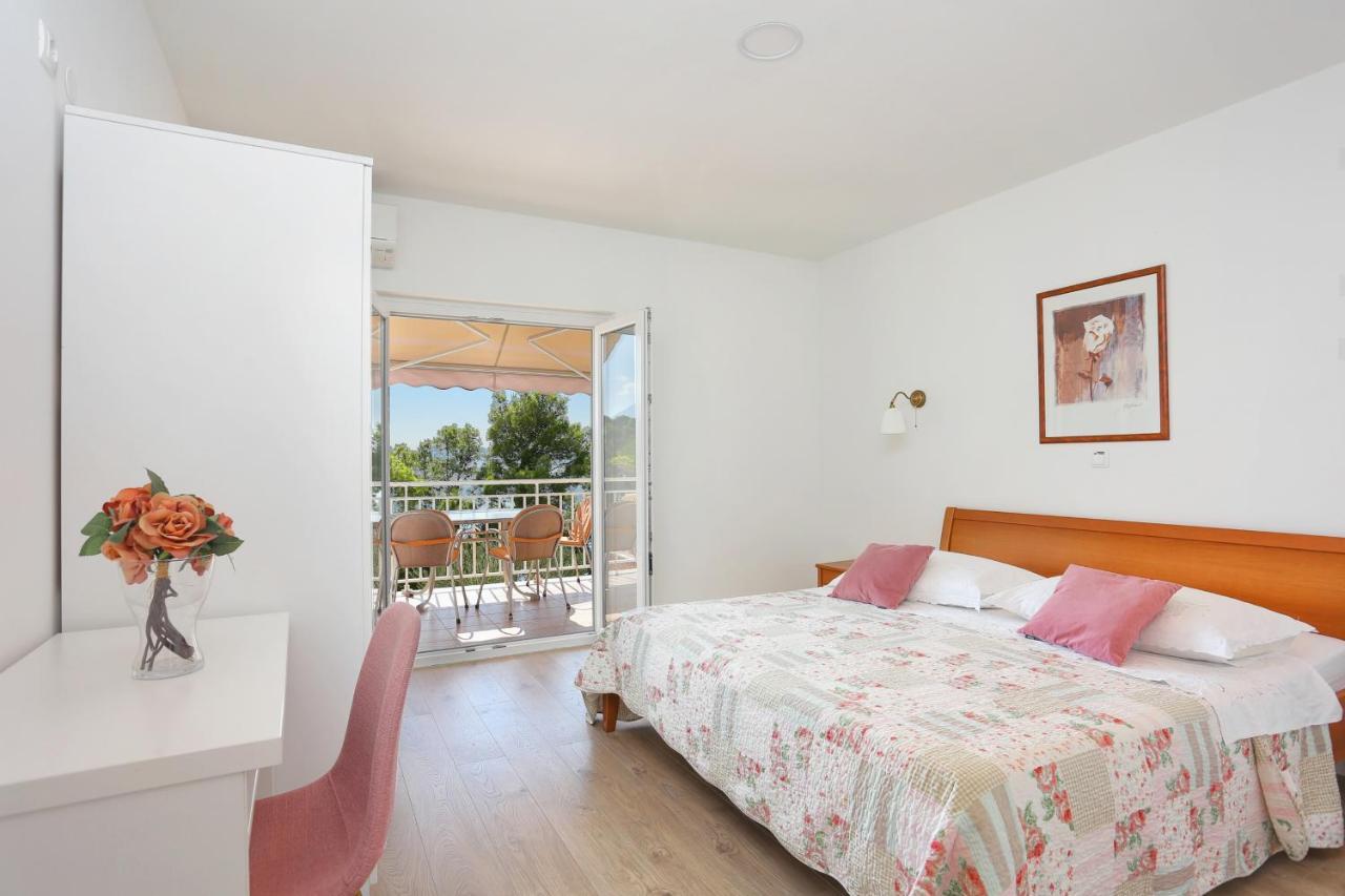 Apartments By The Sea Brela, Makarska - 6688 Eksteriør bilde