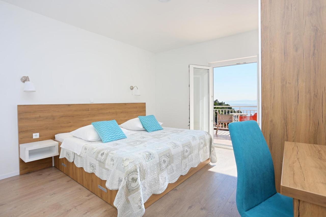 Apartments By The Sea Brela, Makarska - 6688 Eksteriør bilde