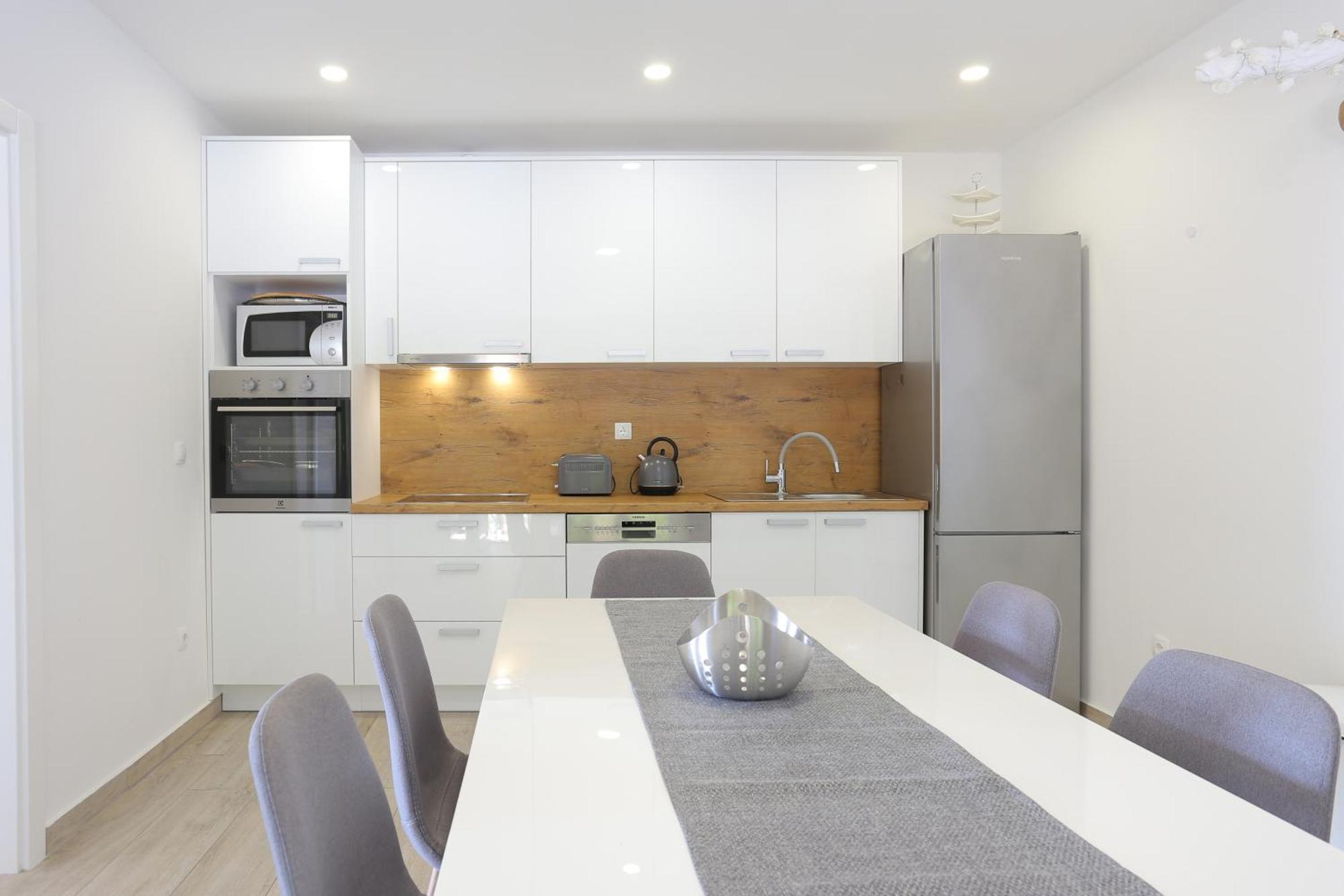 Apartments By The Sea Brela, Makarska - 6688 Rom bilde