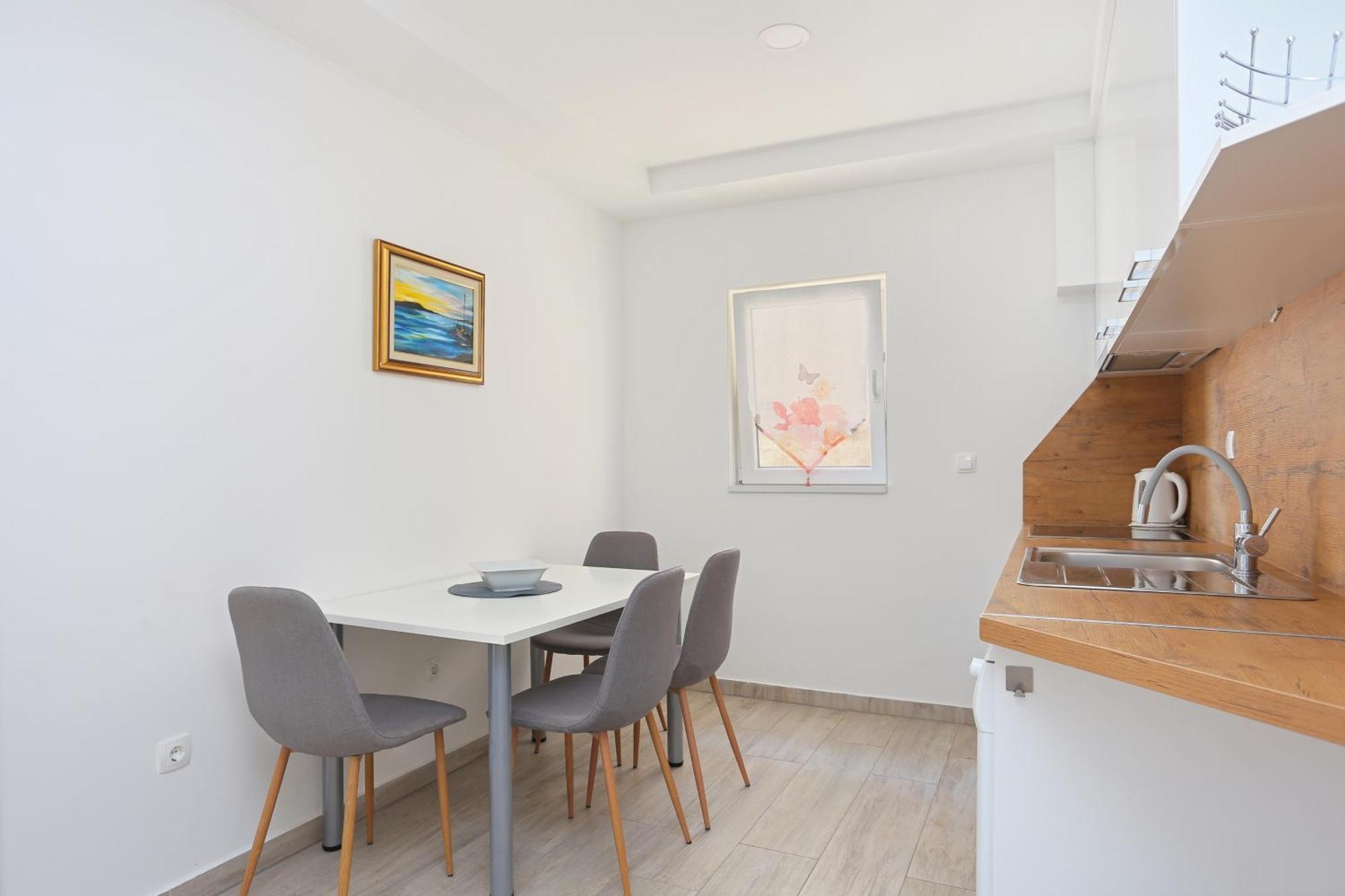 Apartments By The Sea Brela, Makarska - 6688 Rom bilde